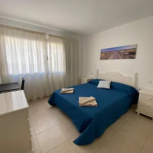 https://nice-room-in-a-shared-apartment-in-the-centre-of-corralejo.in-canary-islands.com